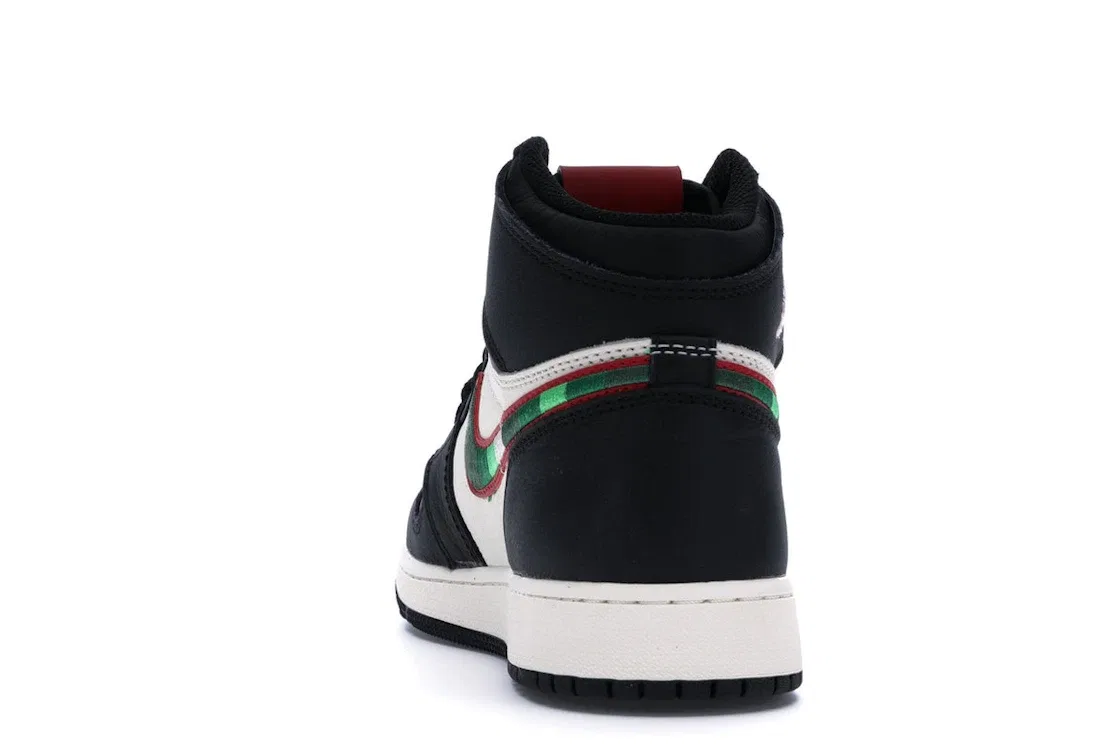 Детские кроссовки с высоким верхом Jordan 1 Retro High Sports Illustrated Jordan, Black/Varsity Red-Sail-University Blue-Light Green Spark — фото 4