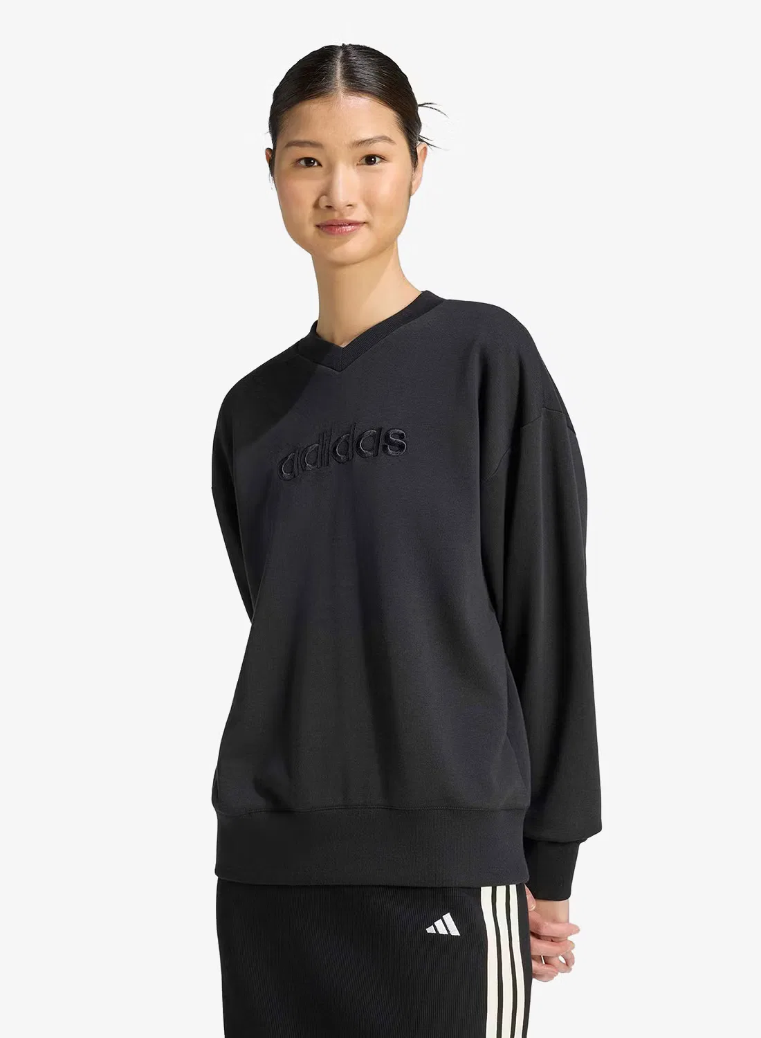 Свитшот с V-образным вырезом Essential logo Adidas, черный