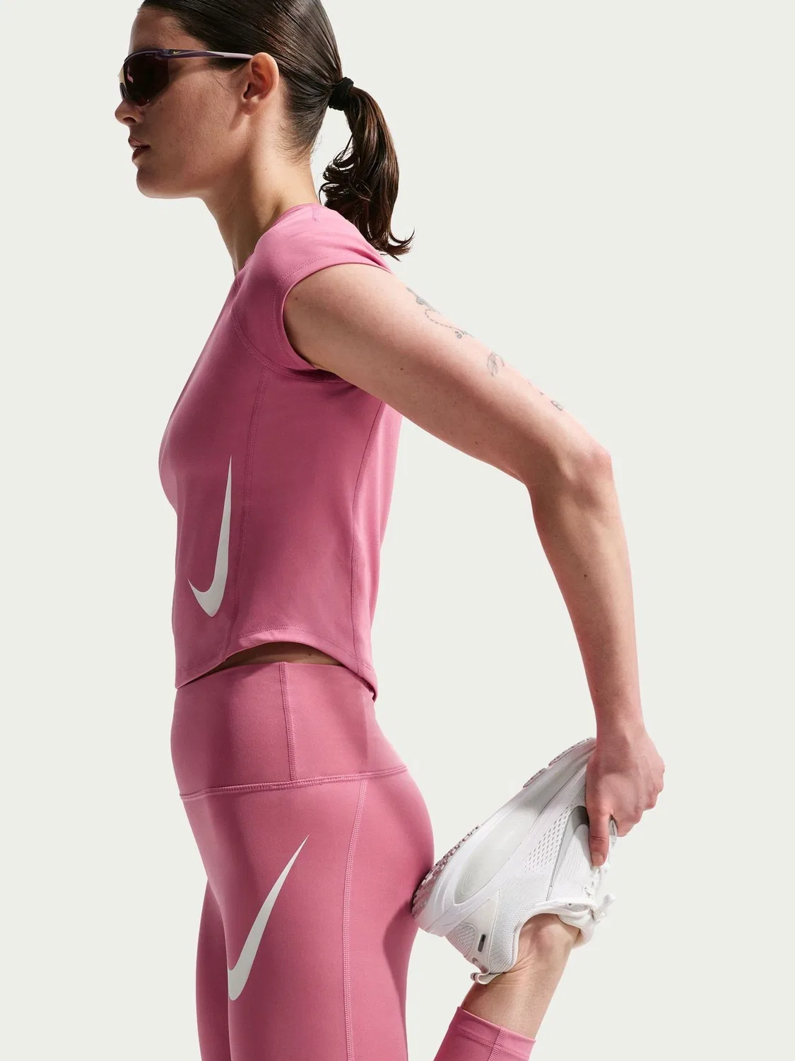 Леггинсы для бега Tempo Swoosh Nike, Peony Pink — фото 3