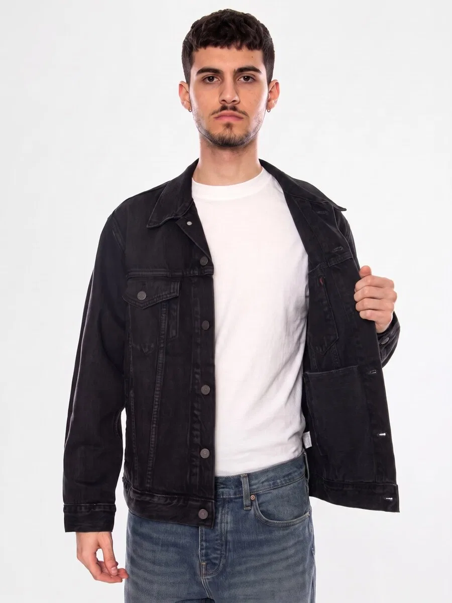 Куртка LEVI'S Between-Season Jacket 'RELAXED TYPE III TRUCKER JACKET BLACK' черного цвета — фото 4