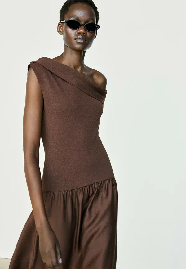 Платье асимметричное One-shoulder midi dress, Massimo Dutti, крапчатый темно-коричневый — фото 3
