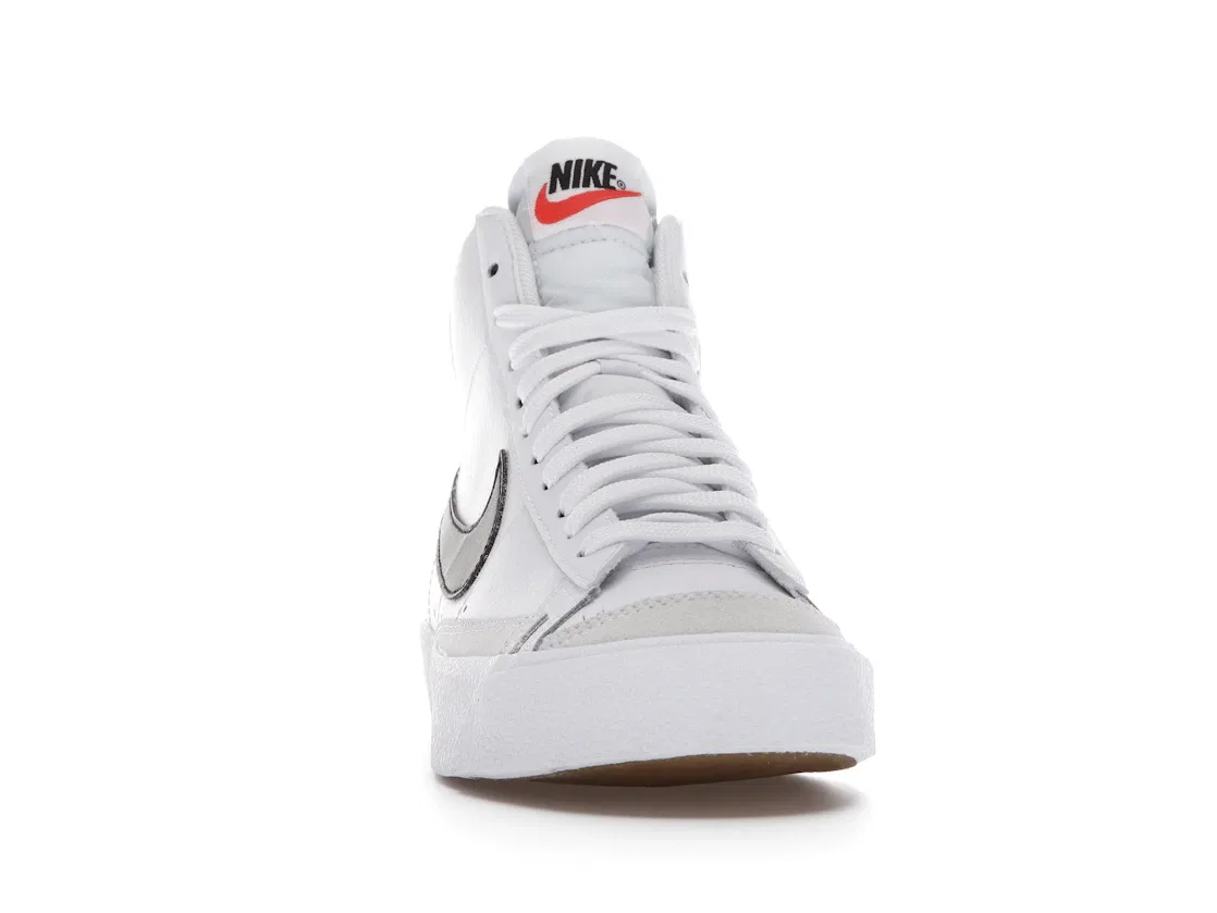 Детские кроссовки для мальчиков и девочек с вентилируемой подошвой Nike Blazer Mid 77, White/Black/Total Orange — фото 2