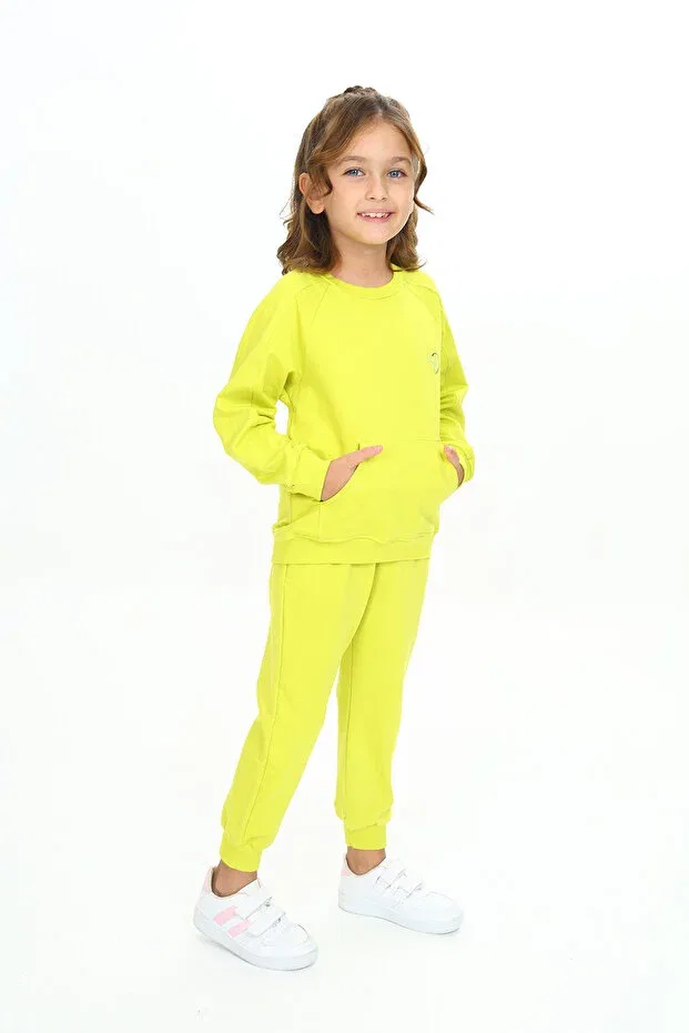 Детский спортивный костюм для девочек с принтом Raglan Sleeve Kangaroo Pocket Embroidered Tracksuit Set Toontoy, Light Green — фото 4