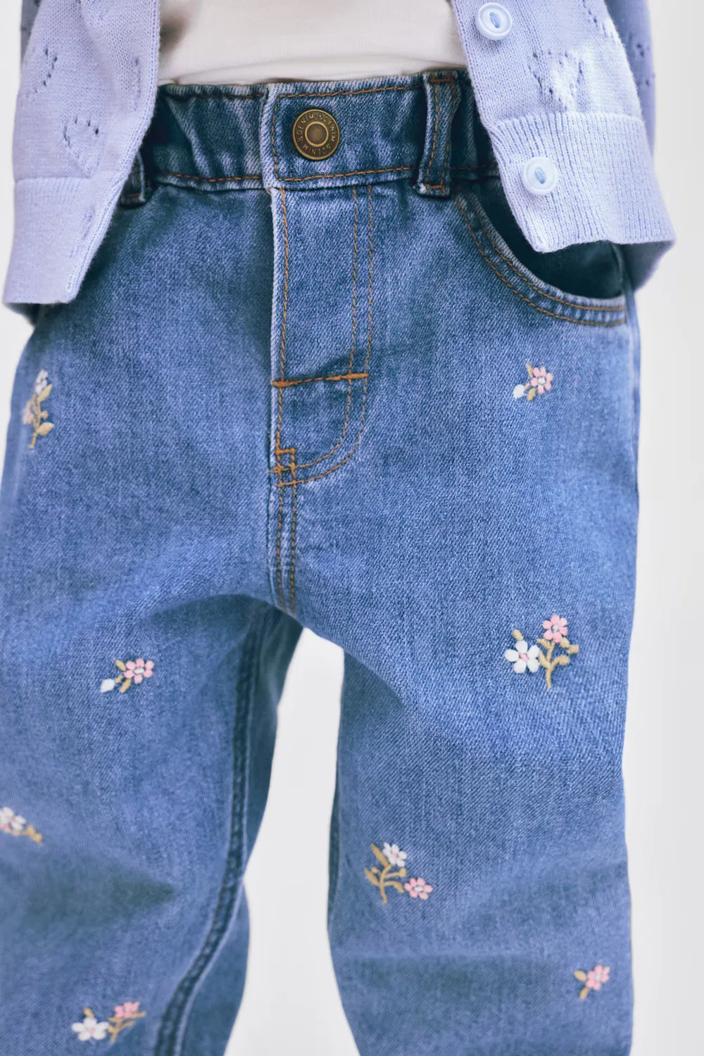 Джинсы с вышивкой H&M, Denimblau/Blumen — фото 2