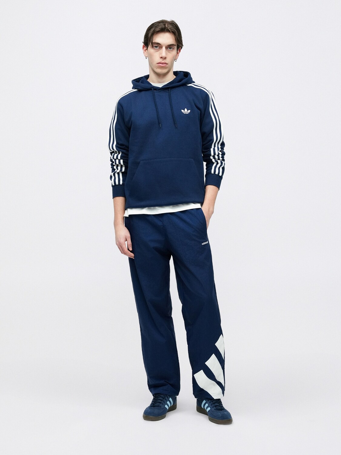 Adidas Originals Обычные брюки в темно-синем цвете — фото 4