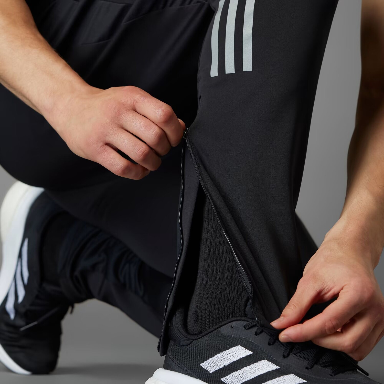 Трикотажные брюки Run Astro Adidas, цвет Black — фото 4