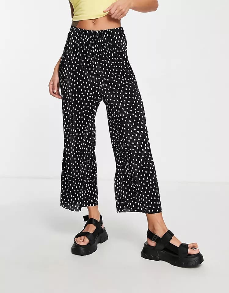 

Брюки ASOS DESIGN Plisse Wide Leg Culottes, черный/белый