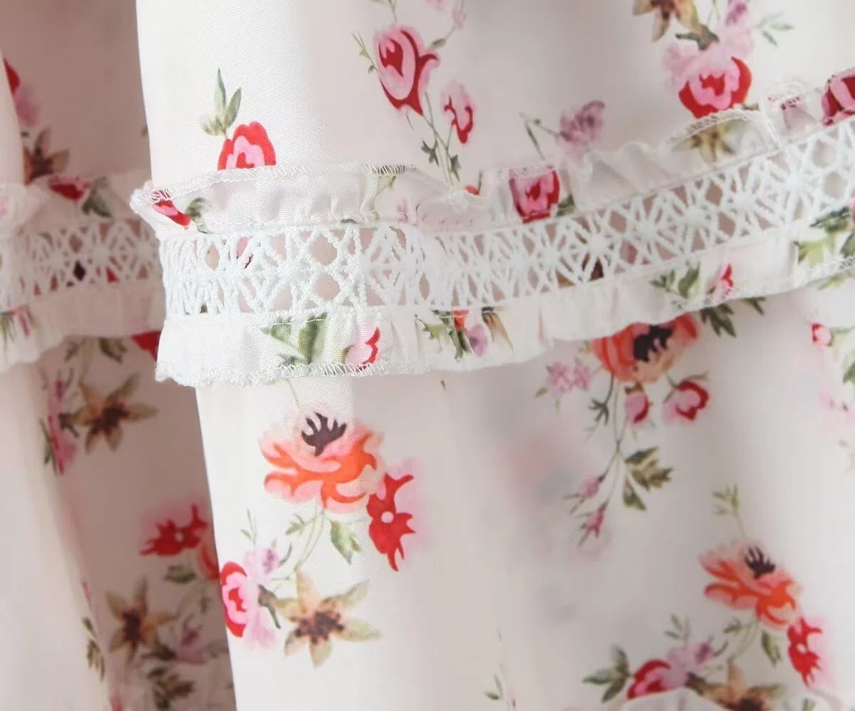 Женское мини-платье с кружевной отделкой и цветочным принтом, V-Neck — фото 4