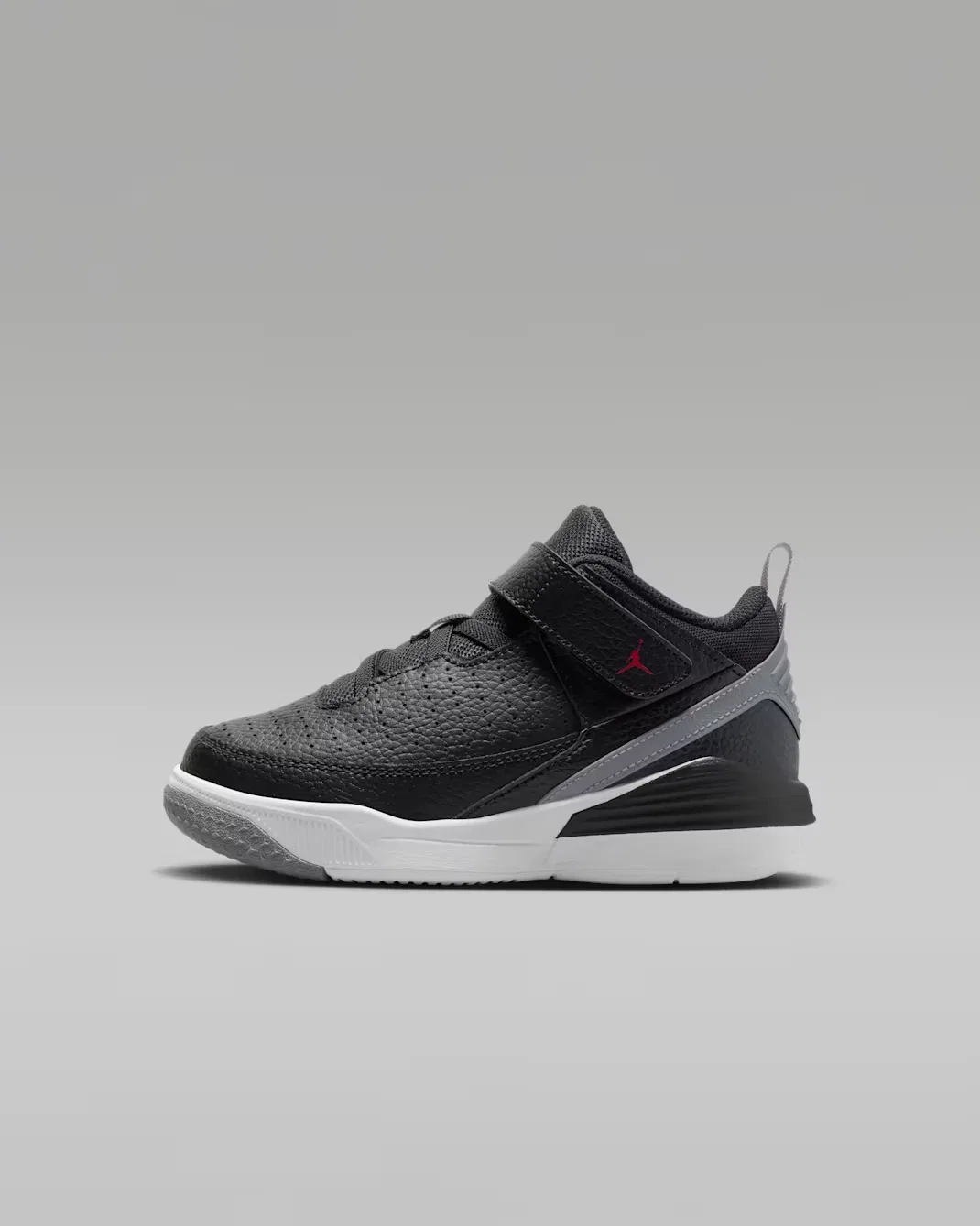 Детские кроссовки Jordan Max Aura 5, Black/White/Cement Grey/University Red
