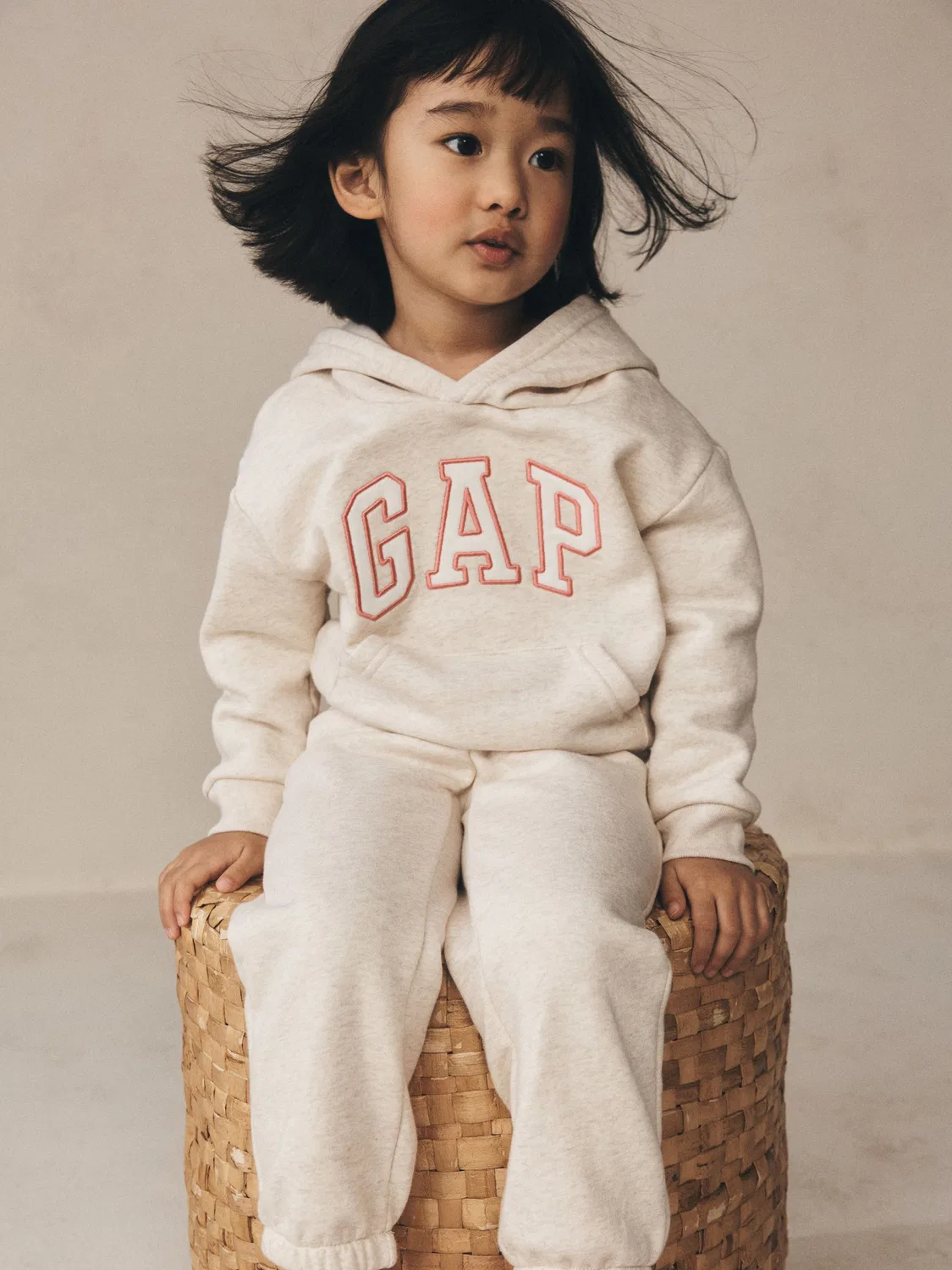 Худи, свободная посадка, Relaxed Logo Hoodie Gap, кремовый — фото 2