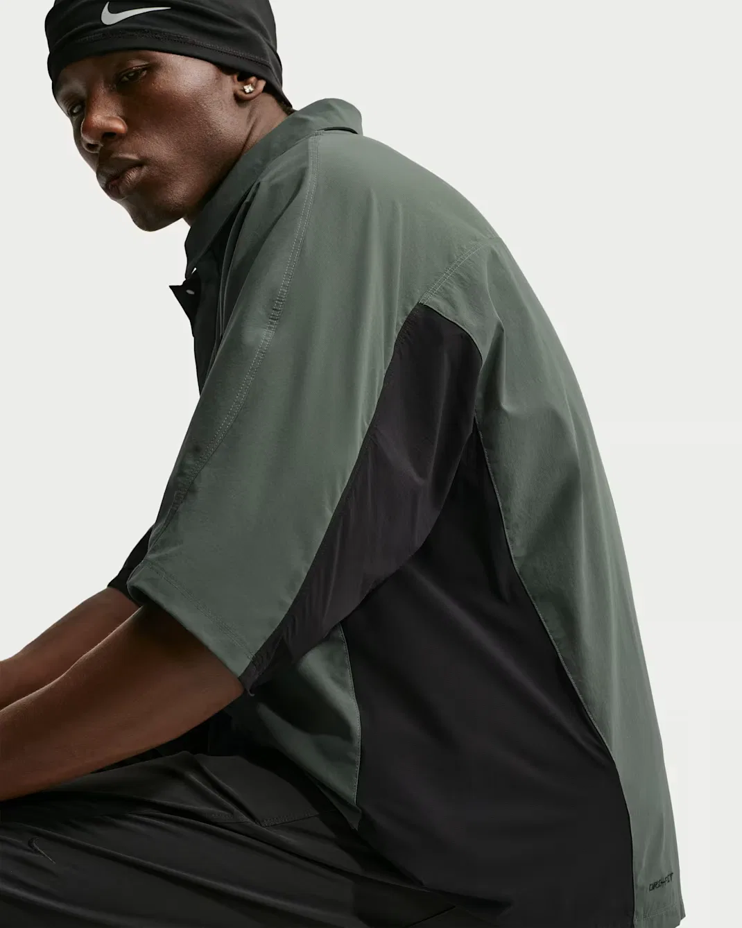 Мужская футболка с коротким рукавом Dri-FIT Nike Tech Helios, Camo Green/Black/Black — фото 3