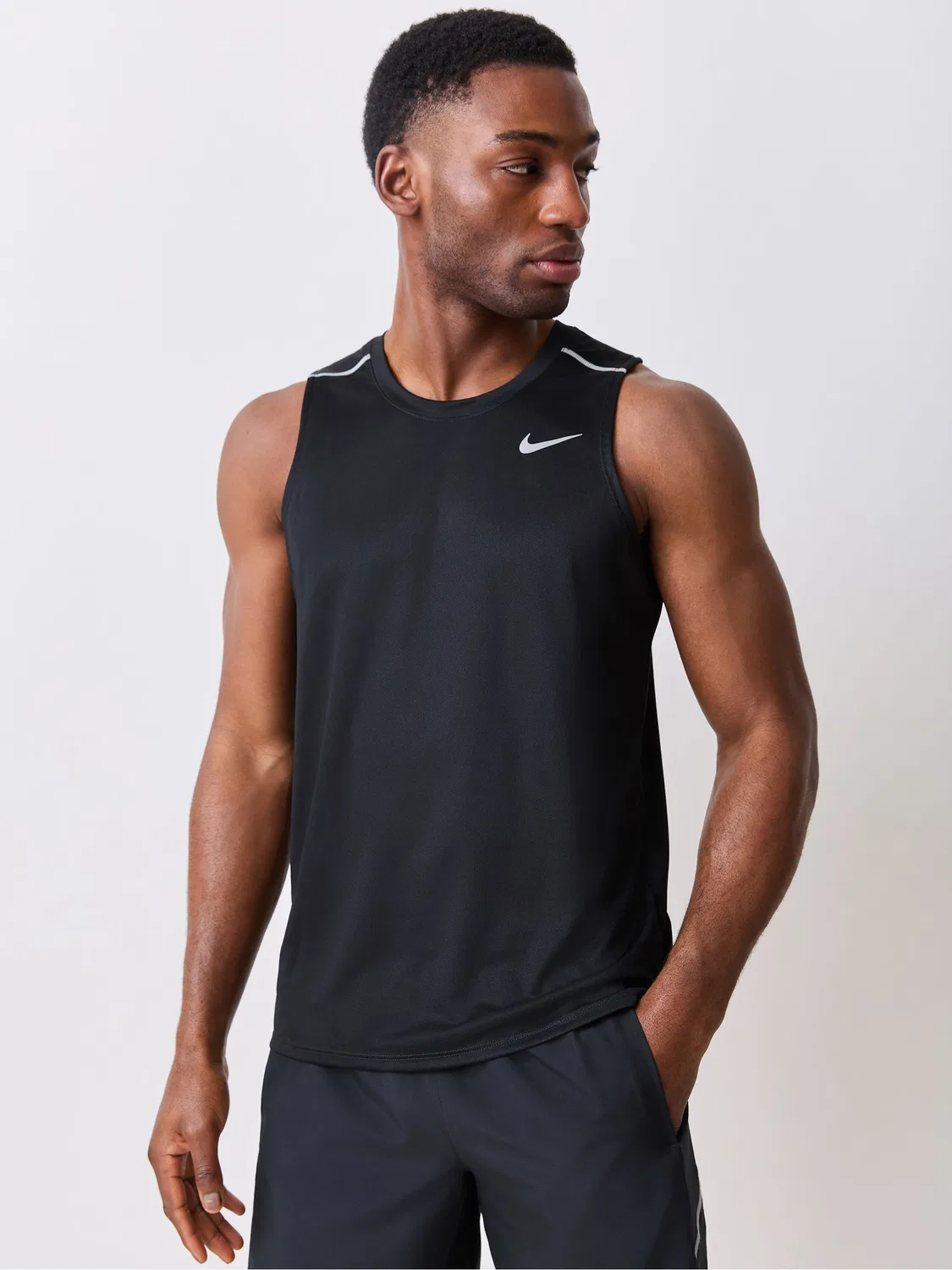 Жилет беговой Nike Miler Dri-FIT, черный