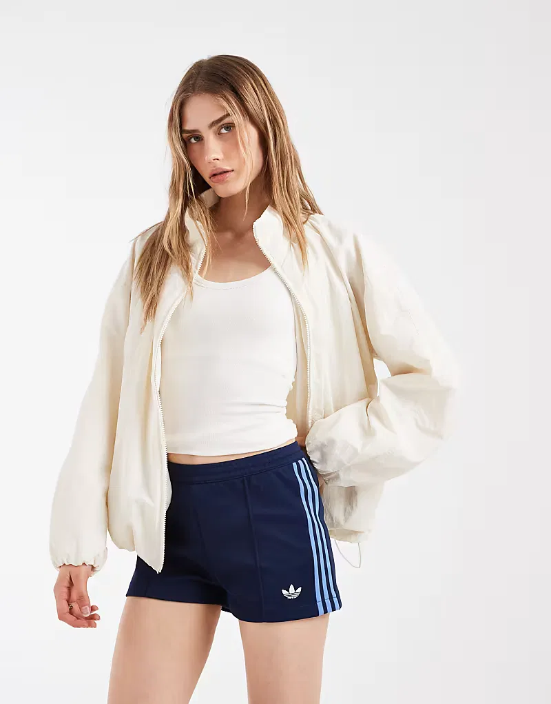 Классические шорты Adidas Originals в сочетании темно-синий и синего цветов