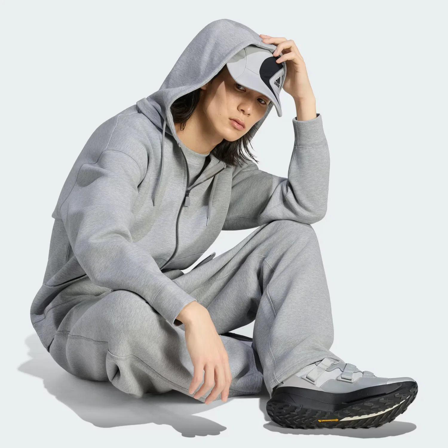 Мужские спортивные штаны свободного кроя Equipment Open Hem Adidas Originals, серый меланж — фото 3