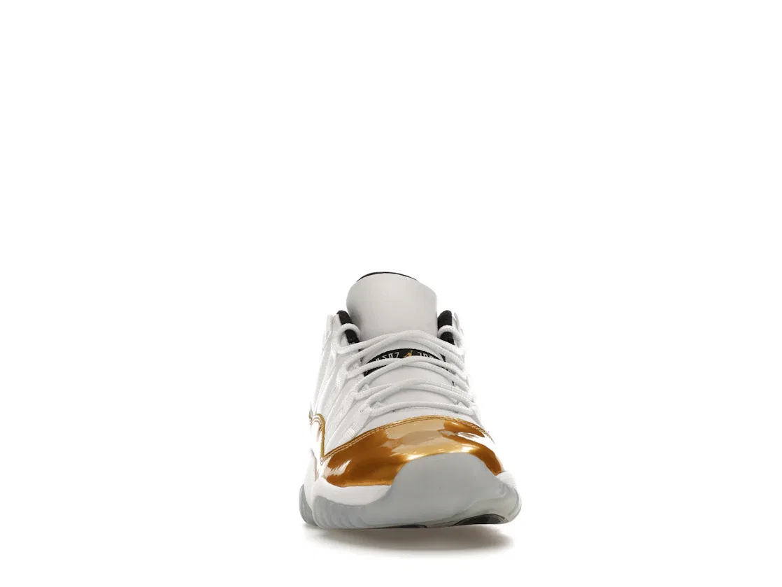 Детские кроссовки с высоким верхом Jordan 11 Retro Low Closing Ceremony Jordan, White/Metallic Gold Coin-Black — фото 2