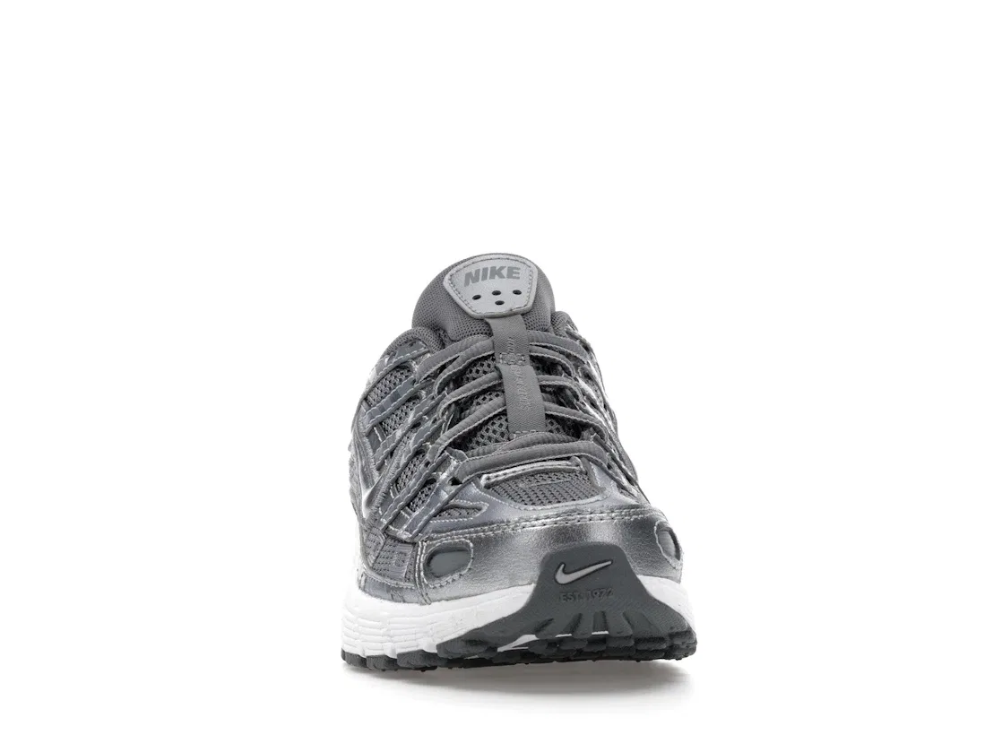 Детские кроссовки Lifestyle Nike P-6000, Metallic Cool Grey/White/Wolf Grey/Cool Grey — фото 2