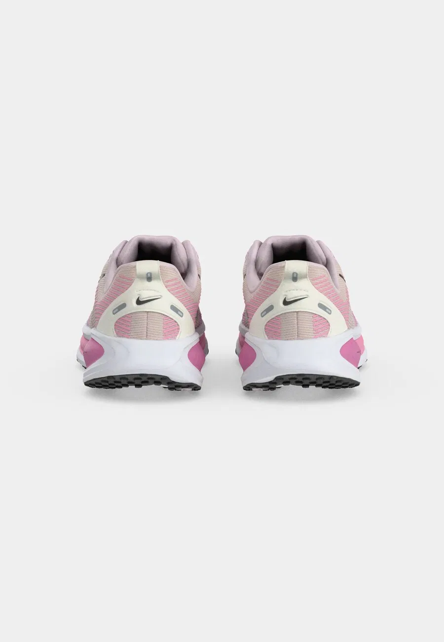 Спортивные кроссовки NIKE 'VOMERO 18' лавандового цвета — фото 3