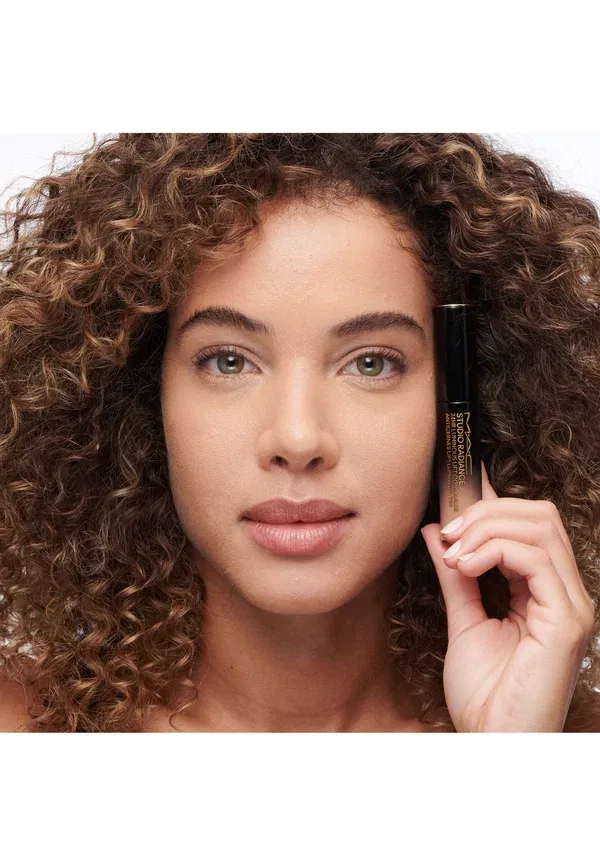 Консилер для лица 1.8 мл Studio Radiance 24hr Luminous Lift Concealer Mini Mac, NW20, цвет nw20 — фото 4