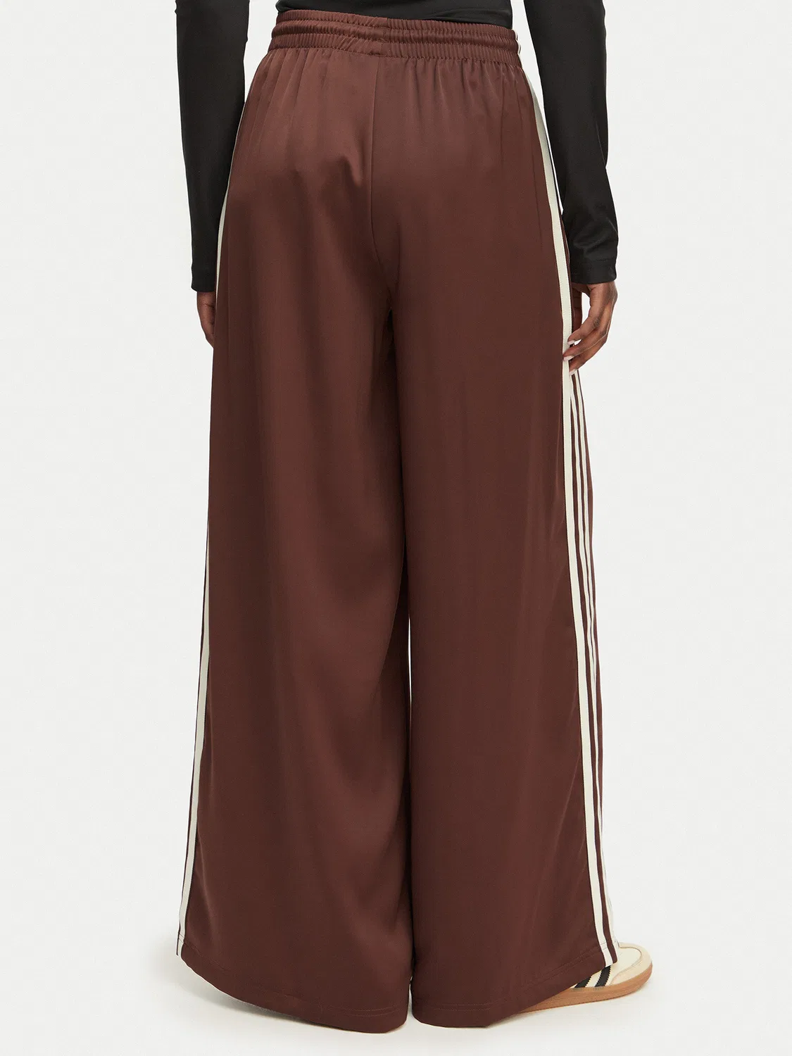 Женские спортивные штаны с широкими штанинами adicolor Satin Adidas, коричневый — фото 3