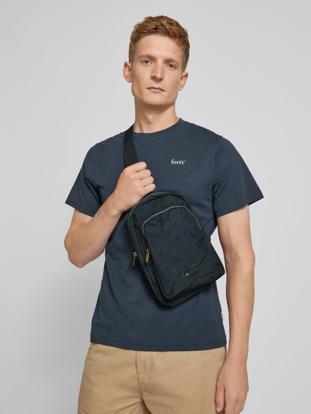 

Рюкзак с пришитыми этикетками модель 'JOURNEY SLING' camel active, темно-синий