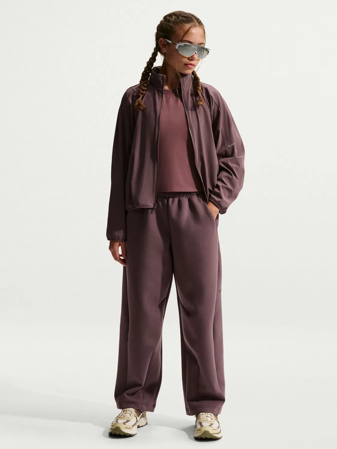 Джоггеры Nike Mavn Mid Rise Therma-FIT, тату-коричневый — фото 2
