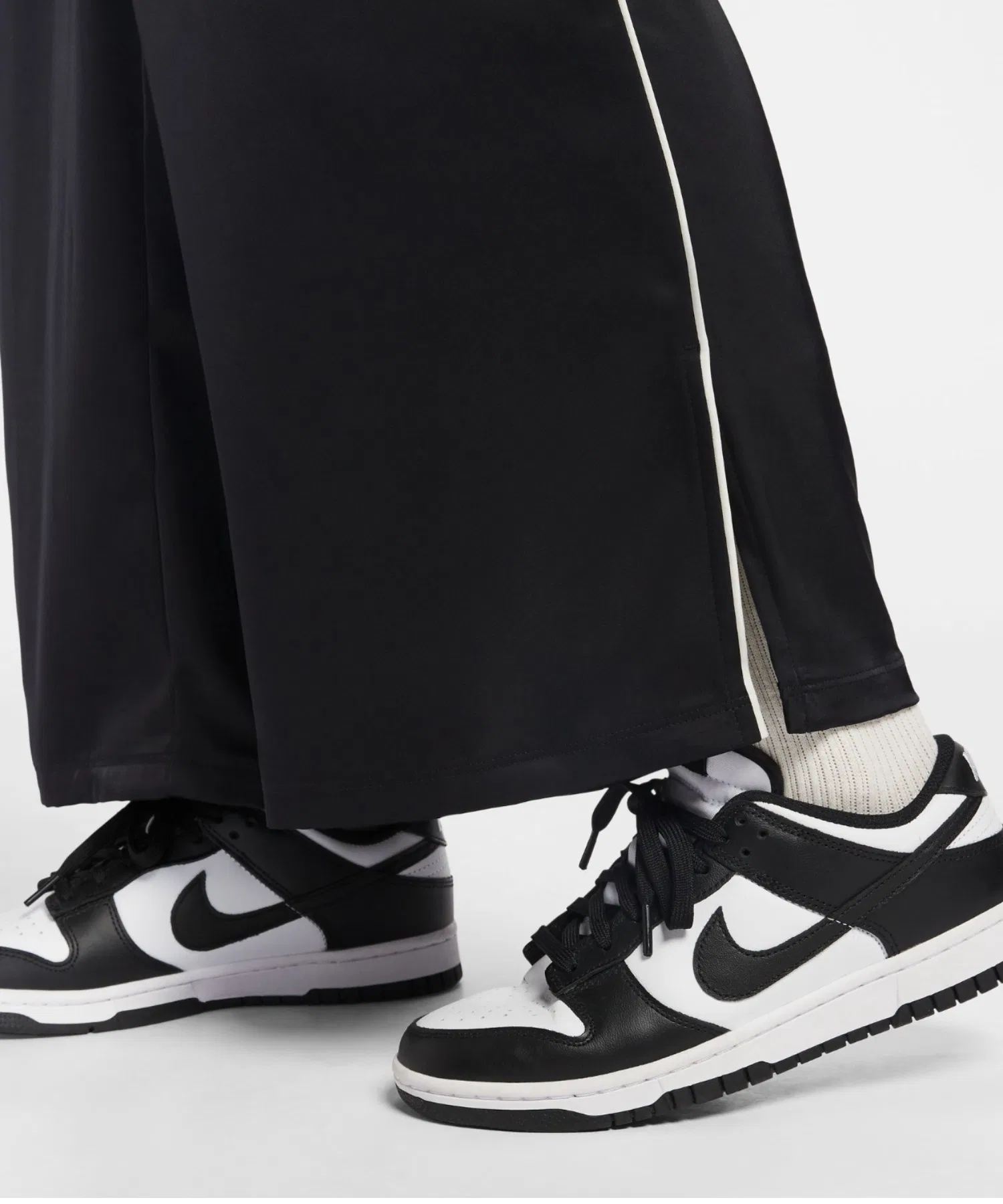 Женские спортивные брюки NIKE OFFLN WVN STN чёрные — фото 4