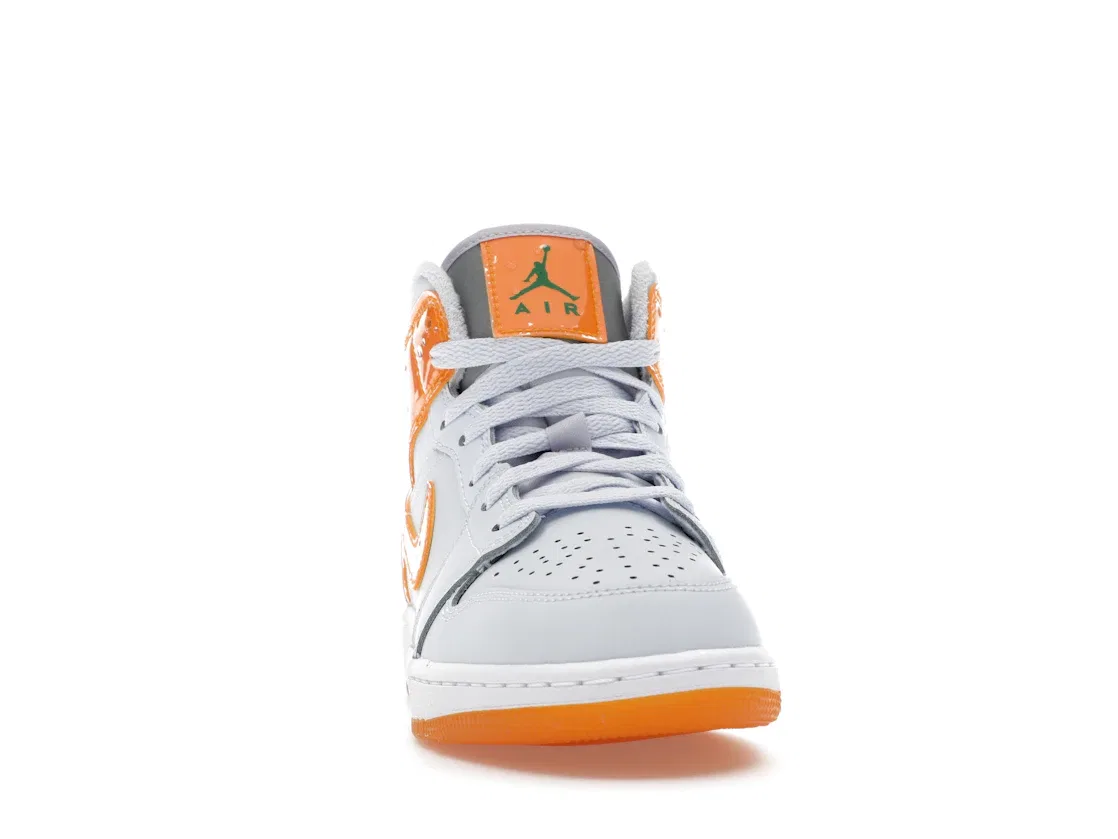 Детские кроссовки Lifestyle с принтом Gatorade Pack Jordan 1 Mid SE, Football Grey/Pine Green/White/Orange Peel — фото 2