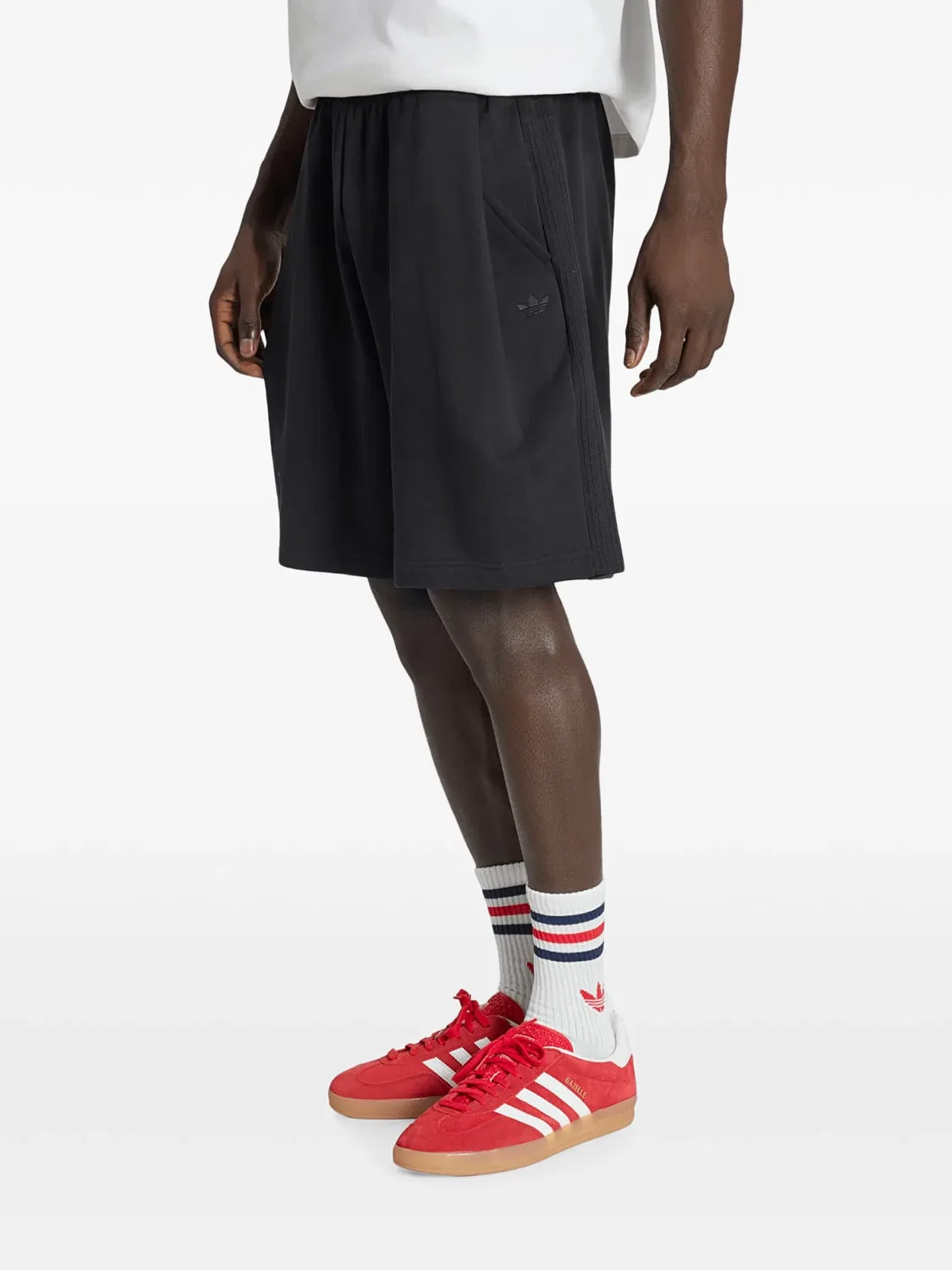 Шорты Premium Essentials черные с боковой полосой Adidas, черный