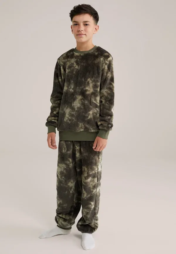Пижамный комплект с камуфляжным принтом Set We Fashion army green, зеленый