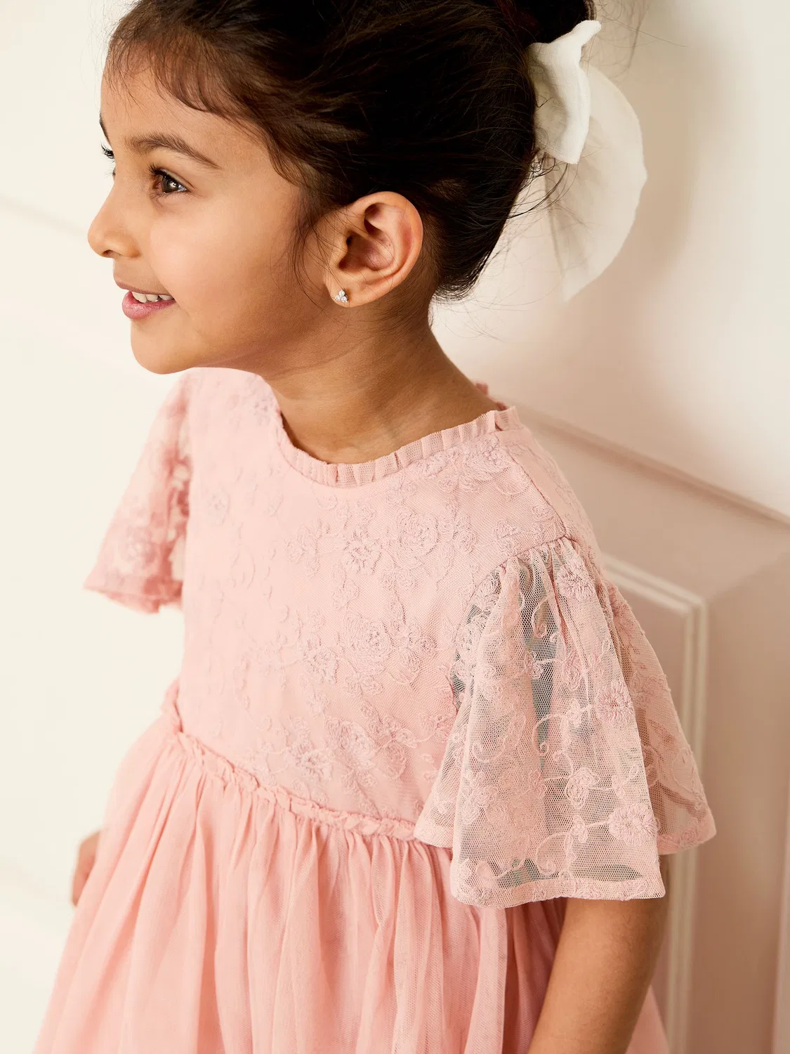 Платье с вышивкой и кружевными рукавами JoJo Maman Bébé, розовое
