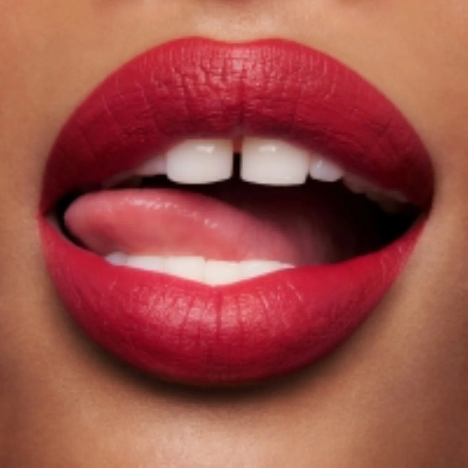 Помада матовая Charlotte Tilbury Matte Revolution, Pizzazz — фото 4