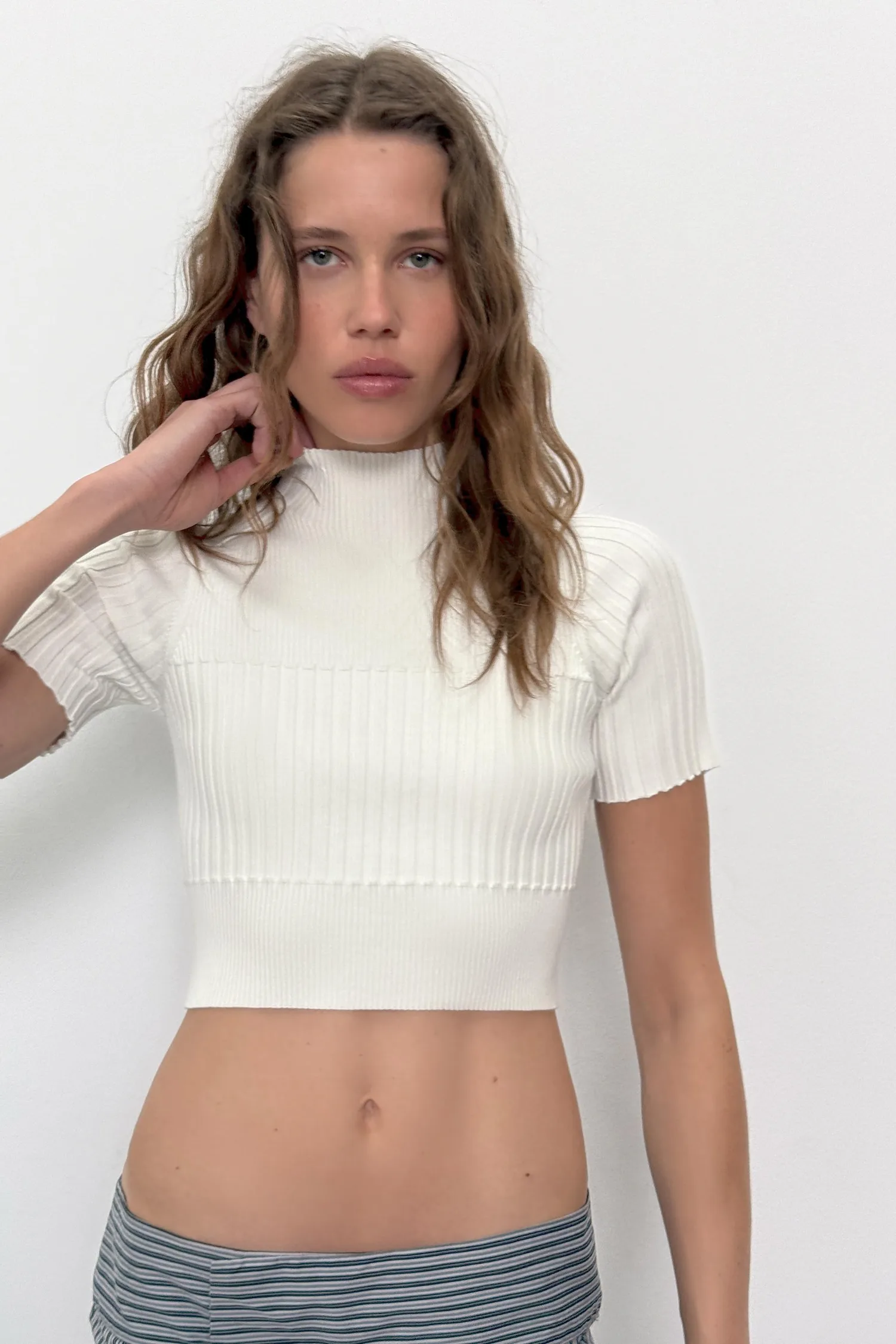 Укороченный топ из ребристой вязки Zara, белый