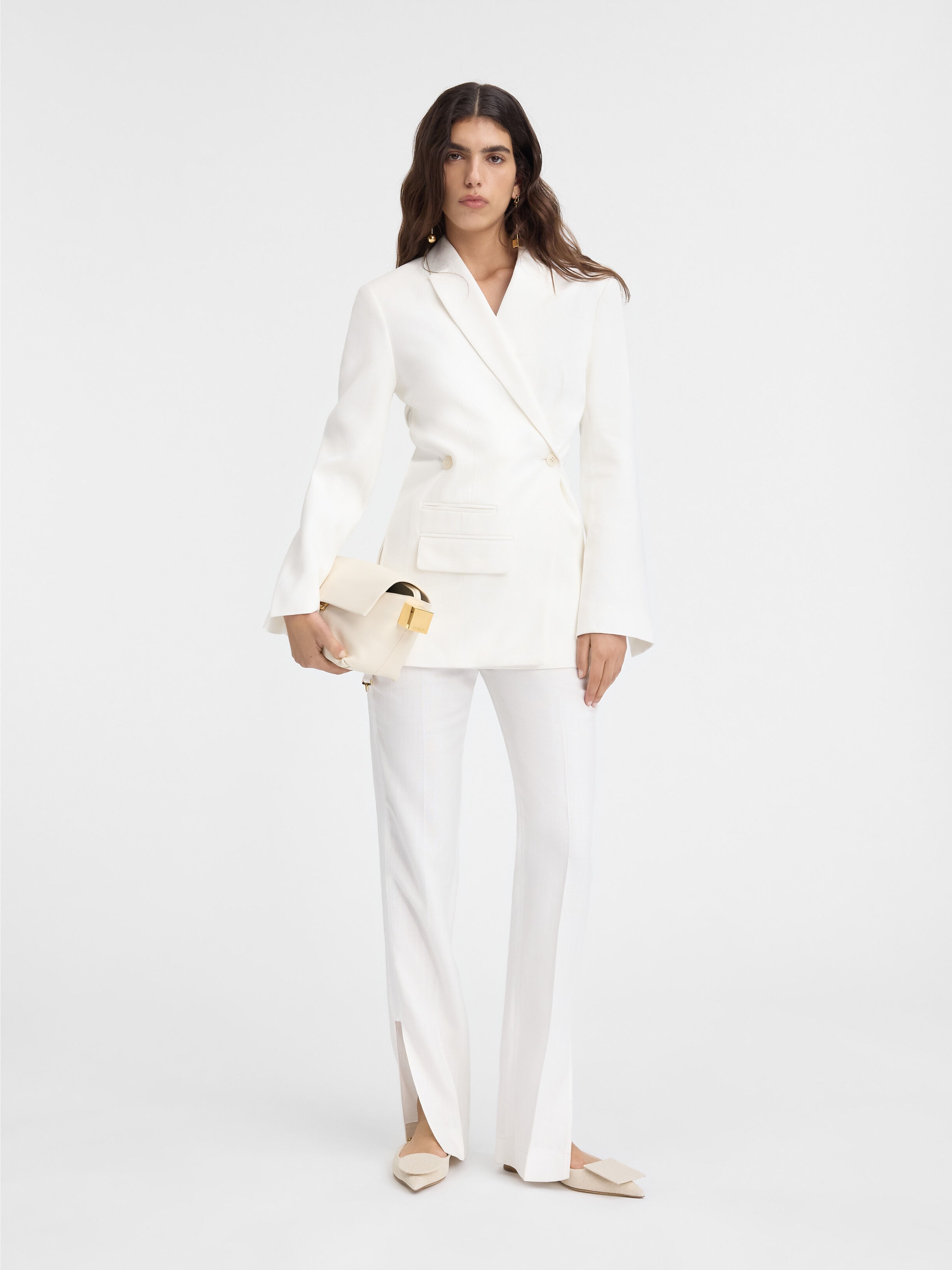 

Двубортный пиджак с перекрестным кроем JACQUEMUS The Tibau jacket, белый