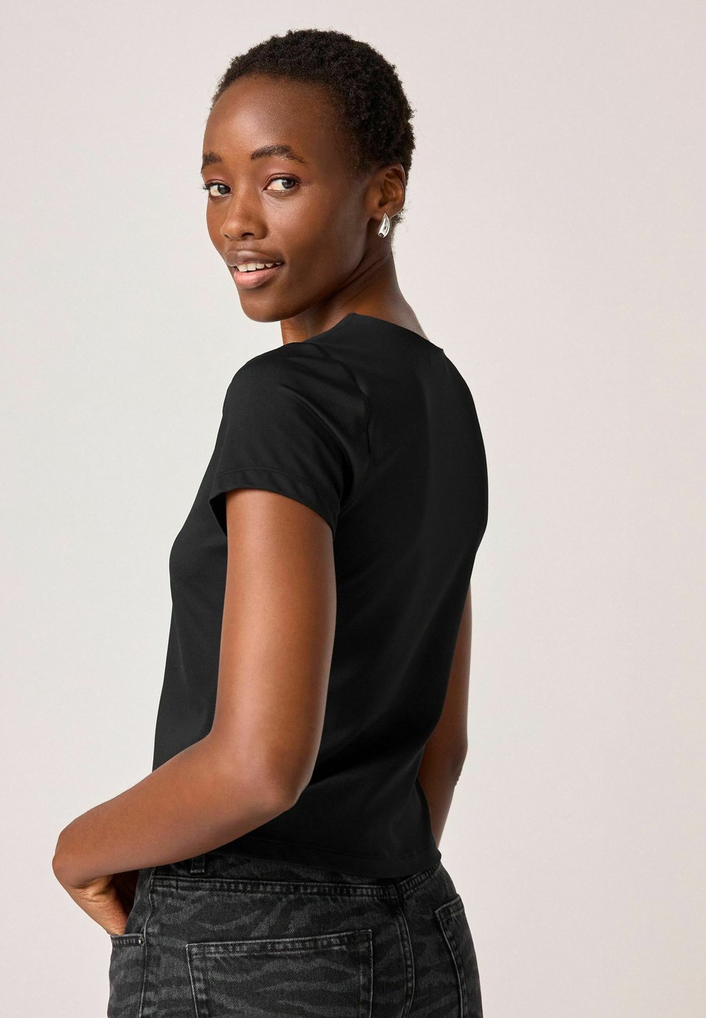 Базовая футболка SHORT SLEEVE SOFT TOUCH Next, черный — фото 3