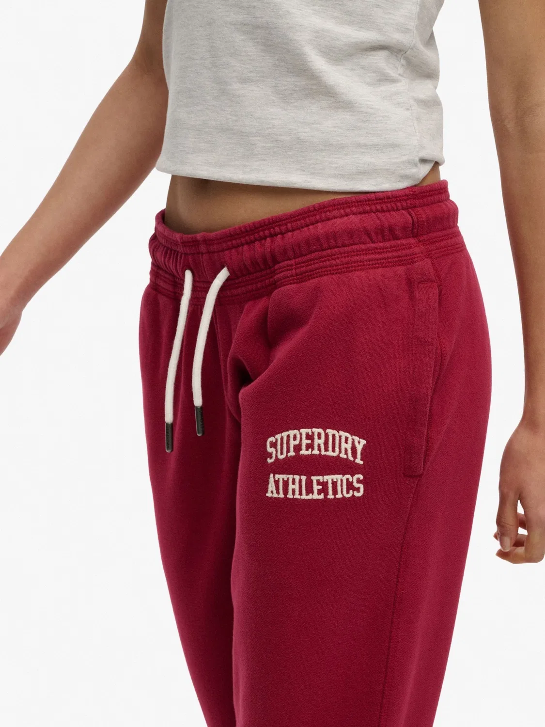 Джоггеры заниженные Athletic Essentials Low Rise Flare Superdry, красный — фото 4