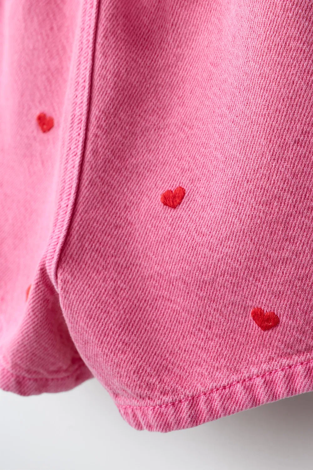 Джинсовые шорты-бермуды с вышитым сердечком ZARA, Pink — фото 4