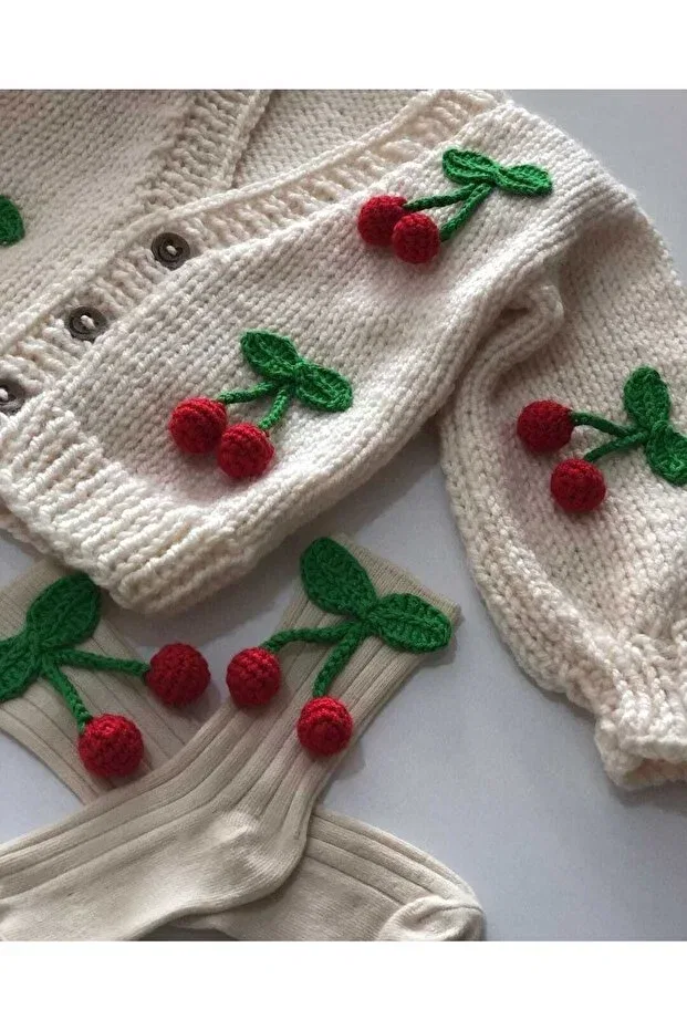 Детский кардиган для девочек вязаный Hand knitted cherry children's cardigan Selfstore, Cream — фото 3