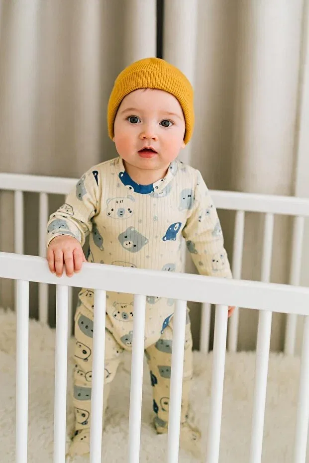 Детский комплект из футера с принтом Anne Dokunuşu Gibi Kuzum Bebe, Brown Village No. 1