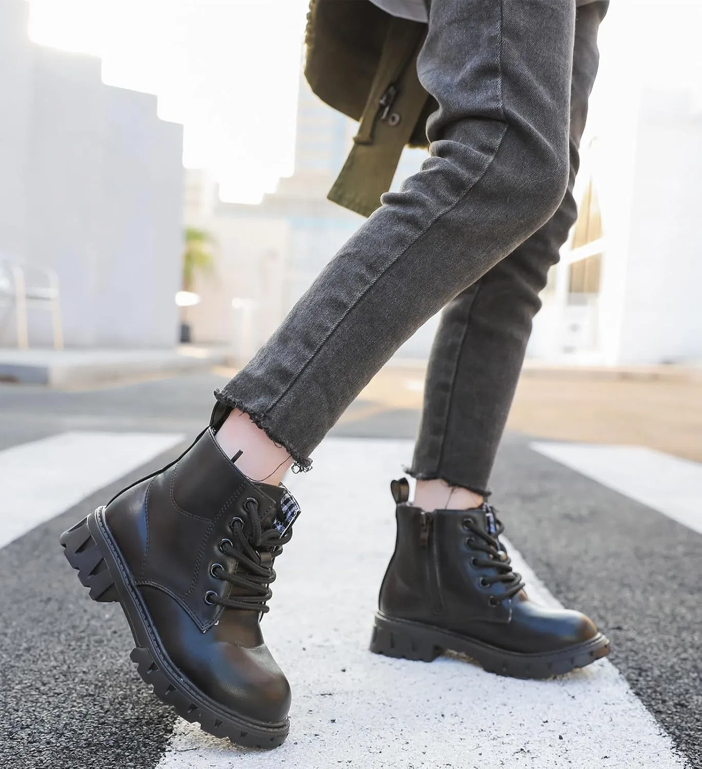 Детские ботинки с блестками на шнуровке и молнии DADAWEN, Black/Leather — фото 3
