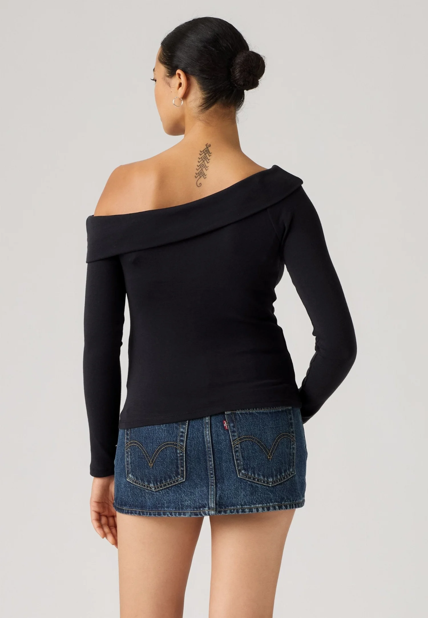 Женский лонгслив Levi's Clara Rib Off Shoulder LS, антрацит — фото 3