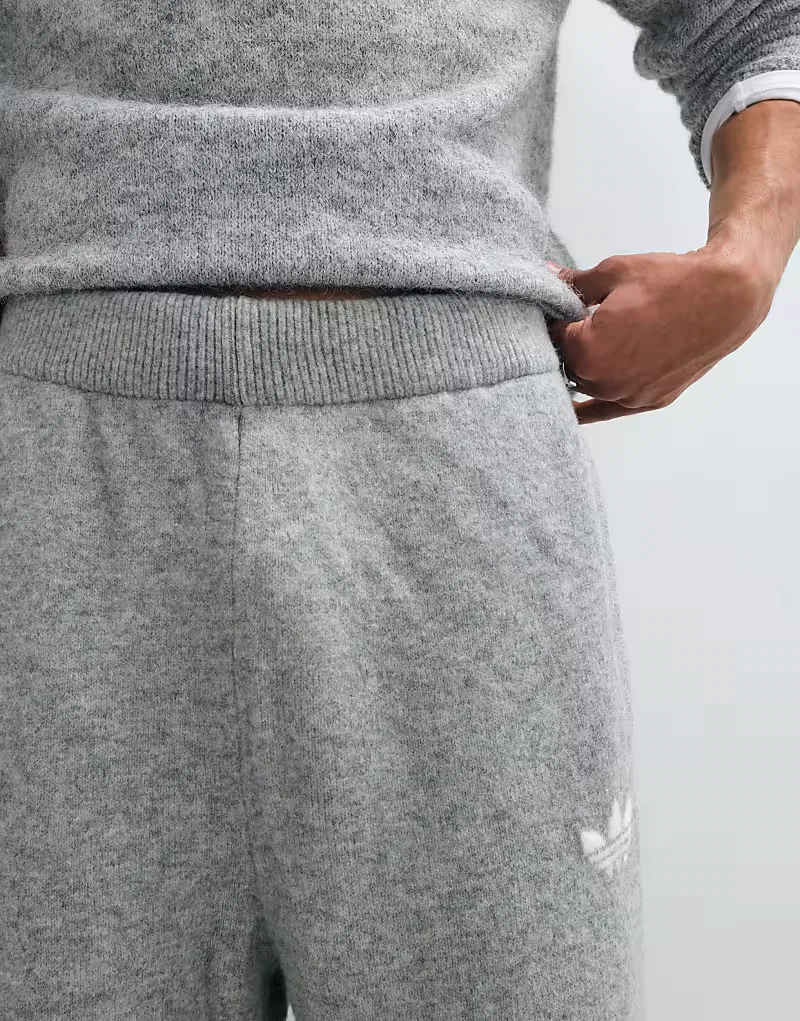 Вязаные спортивные брюки прямого кроя Adidas Originals серого — фото 4