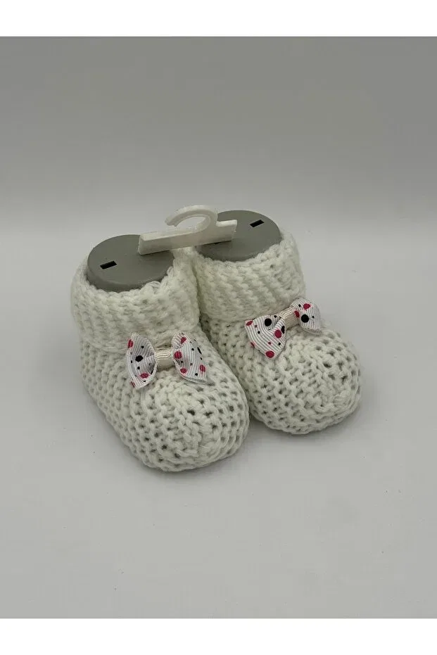 Детские пинетки для новорожденных вязаные Hand-Knitted white booties with colorful ribbons for newborn baby Butik, White — фото 2