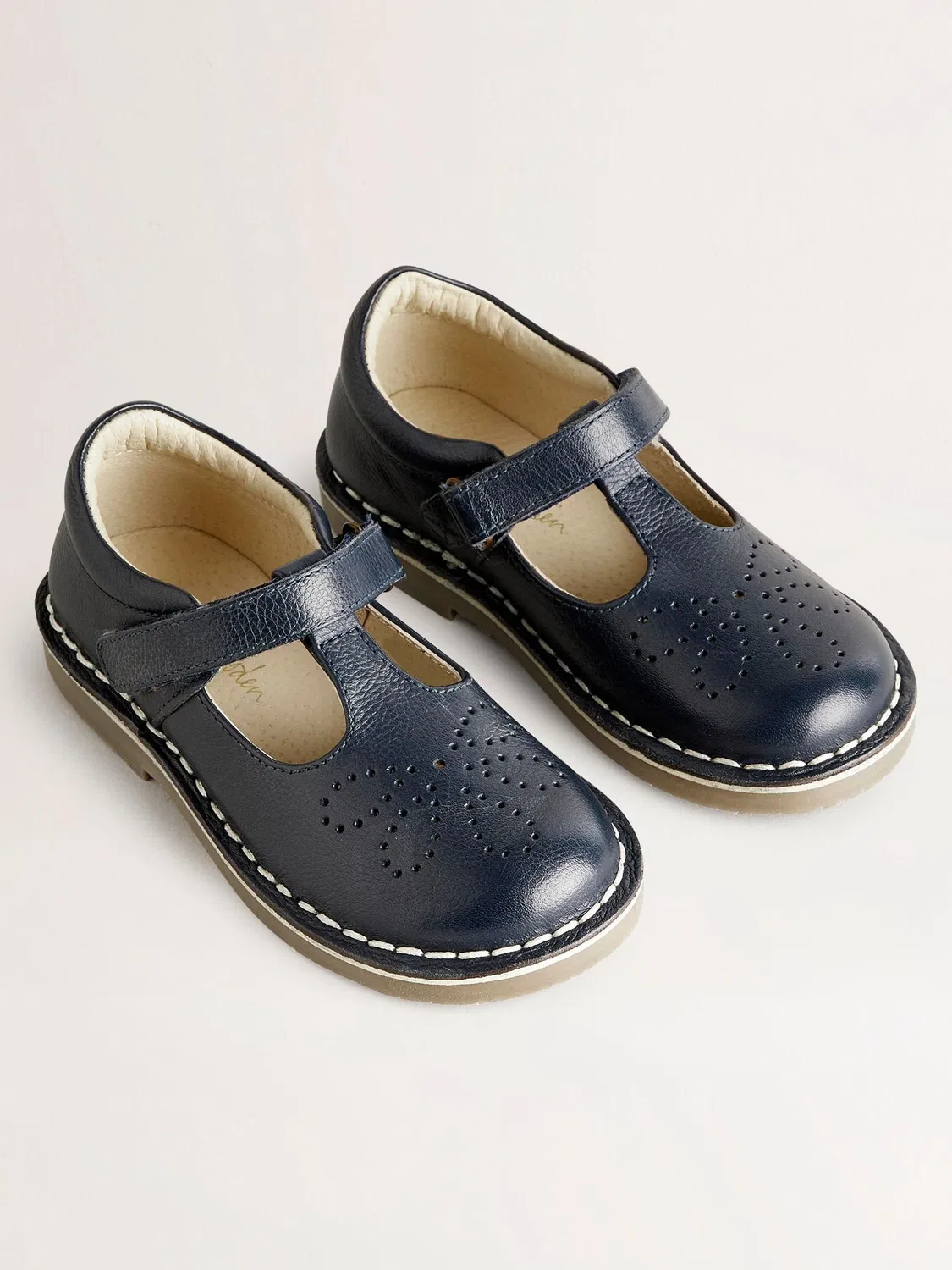 Туфли на ремешке Navy Leather T-Bar School Shoes Boden, синие — фото 2