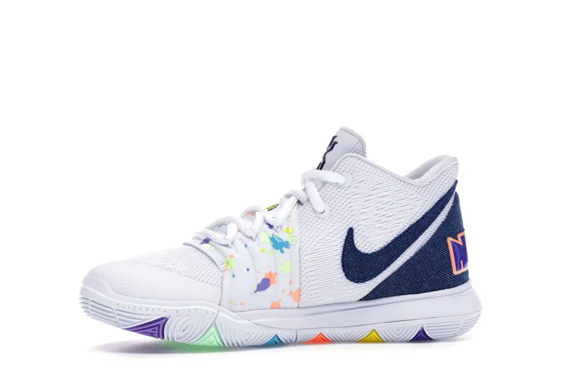 Детские кроссовки для баскетбола с технологией Air Zoom Turbo Nike Kyrie 5, White/Deep Royal Blue-Glacier Blue — фото 3