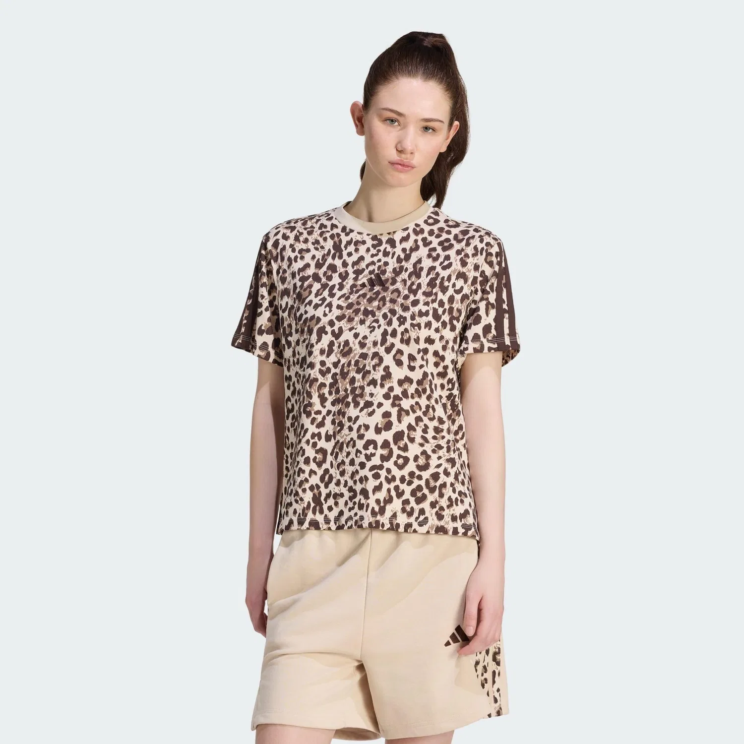 Мужская футболка с принтом Seasonal Essentials T-Shirt mit Animalprint Adidas, Bunt / Cremefarben