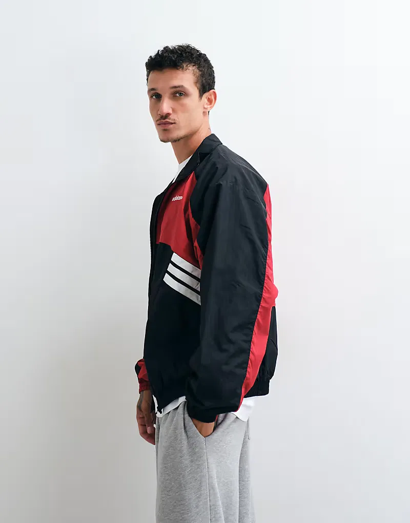 Тканая спортивная куртка Adidas Originals Munich в черно-красном цвете — фото 4