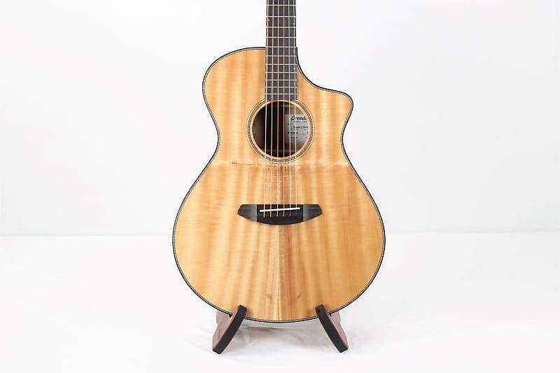 

Гитара Breedlove Oregon Concert CE