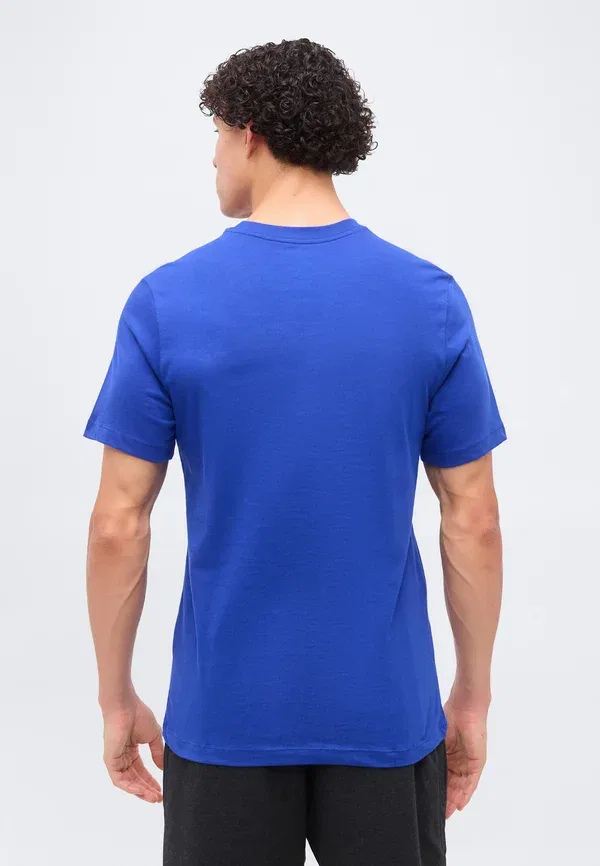 Футболка с принтом Chelsea fc crest tee Nike Performance Rush Blue, синий — фото 3