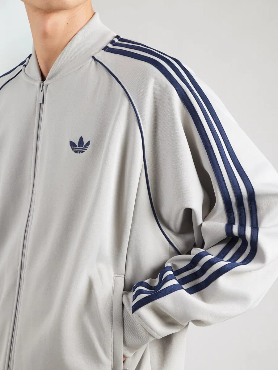 Худи на молнии ADIDAS ORIGINALS 'SST' серо-бежевого цвета — фото 3