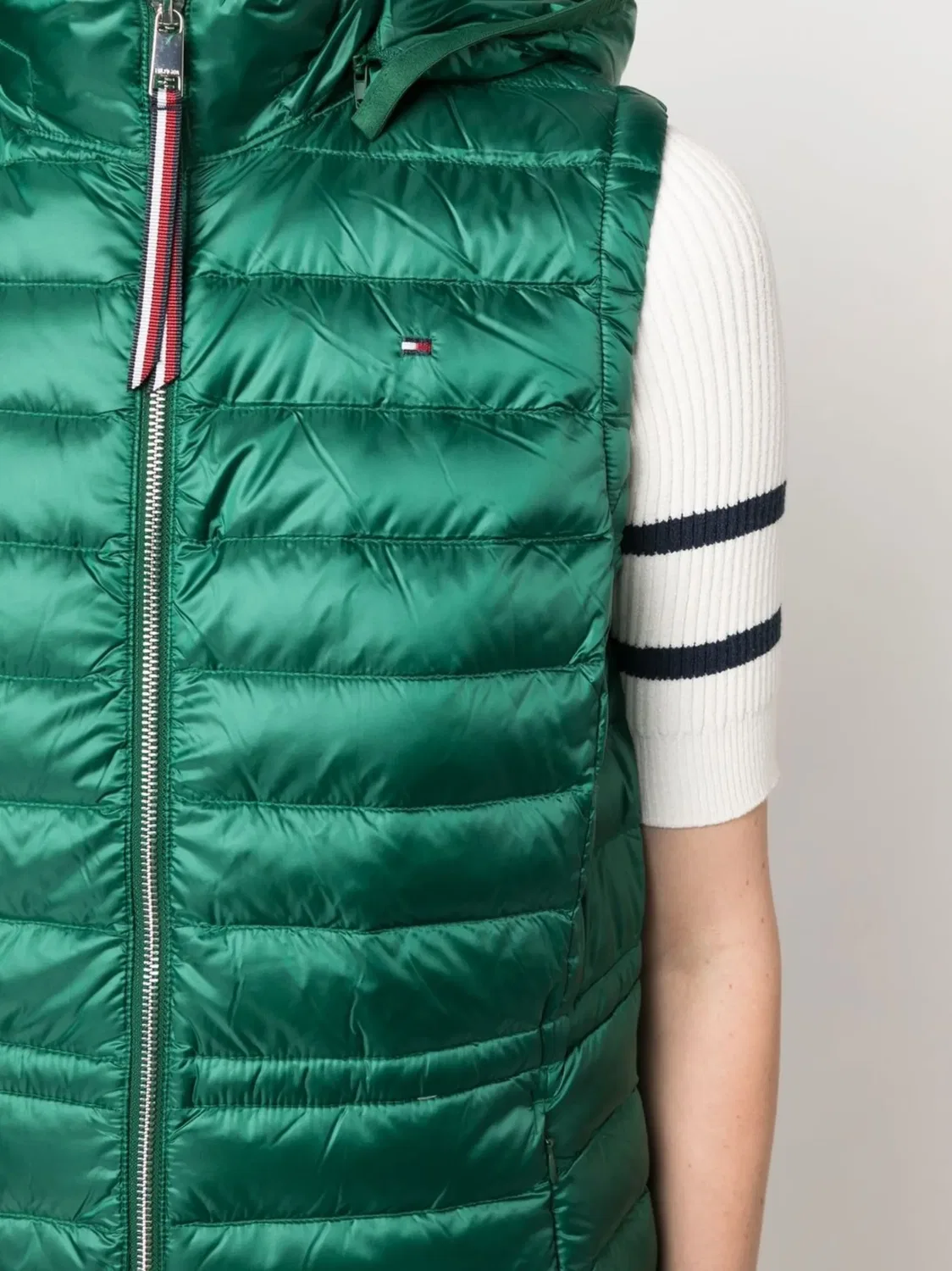 Жилет с молнией и утепленный в изумрудном цвете Tommy Hilfiger, зеленый — фото 2